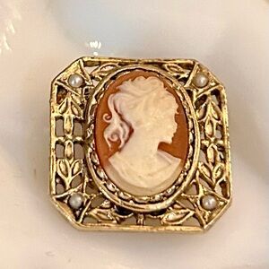 Vintage Dainty Cameo Brooch Pin